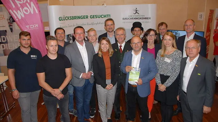 Eröffnung der Messe mit Lehrlingen, Unternehmern, Vertretern der Wirtschaftskammer und aus der Politik