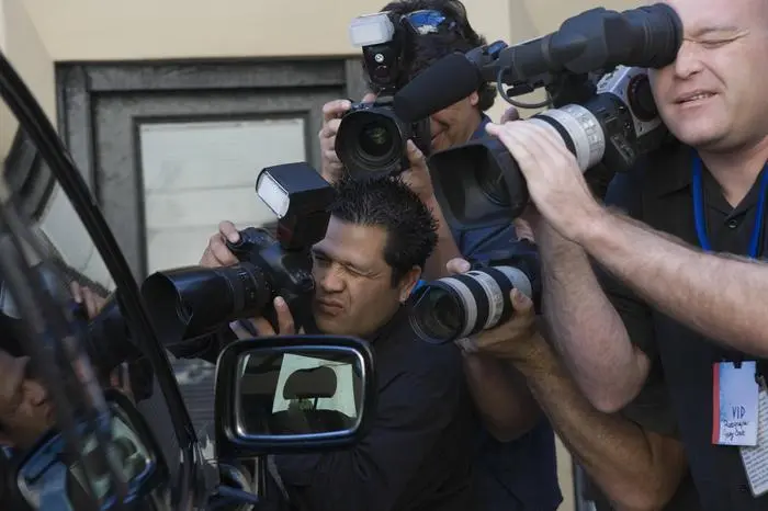 Paparazzi Photographers At Car Window,model released, Symbolfoto PUBLICATIONxINxGERxSUIxAUTxONLY Copyright: xMoodboardx Panthermedia21531855  