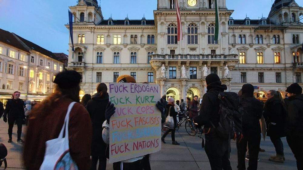 Hunderte Demonstranten machten am Donnerstag mobil und behinderten den Abendverkehr in Graz