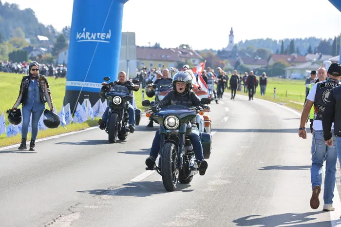 Mit dabei sind auch verschieden Promis, darunter auch Bill Davidson, ein Nachfahre der Namensgeber der Kultmarke.
