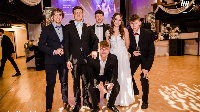 Eine der größten Veranstaltungen der Schulgeschichte brachte die HTL Leoben, am vergangenen Samstag über die Bühne: Die Schülerinnen und Schüler luden zu ihrem Maturaball. Dieser stand unter dem Motto "Magic Night – ein zauberhafter Abgang" und fand erstmals in der Freizeitanlage Zechner in Kobenz statt.