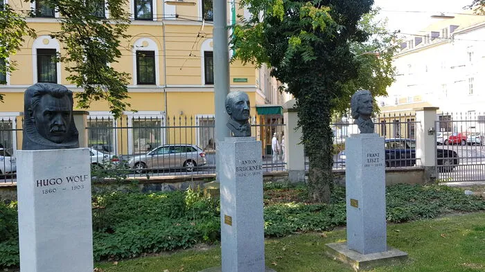 Der Park vor dem Palais Meran