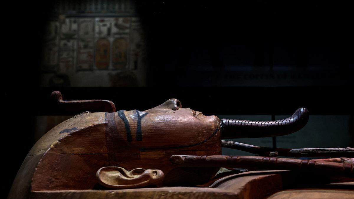 Der Sarkophag von Ramses II. in der Pariser Ausstellung