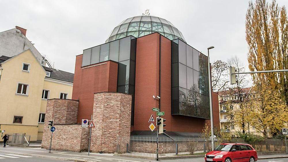 1998 wurde die Wiedererrichtung der Synagoge beschlossen, 2000 wurde sie eröffnet. Nun beschließt Graz eine Erklärung gegen Antisemitismus