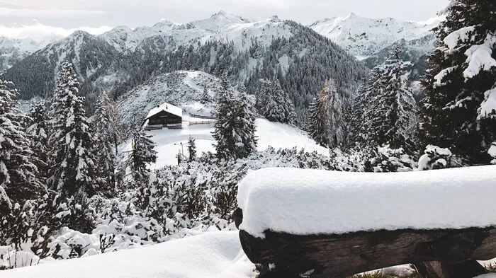 Tief verschneite Hochwurzen