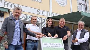 Andreas Reisinger vom gleichnamigen Kaufhaus, Michael Krautinger von der Gesundheitsplattform, Landwirtin Melanie Haas, Peter Pierer von der örtlichen Fleischerei und Unternehmer Vinzenz Harrer