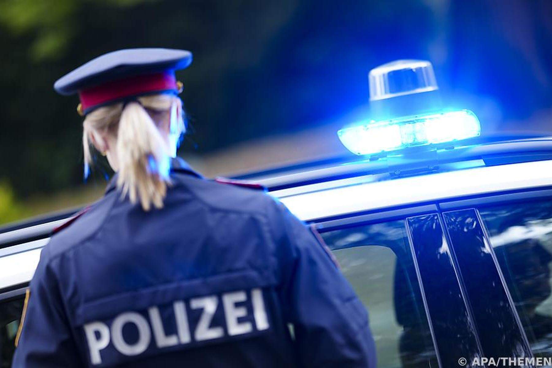 Nach Auffahrunfall in Graz: Alkoholisierte Frau eskalierte am Unfallort und biss Polizisten