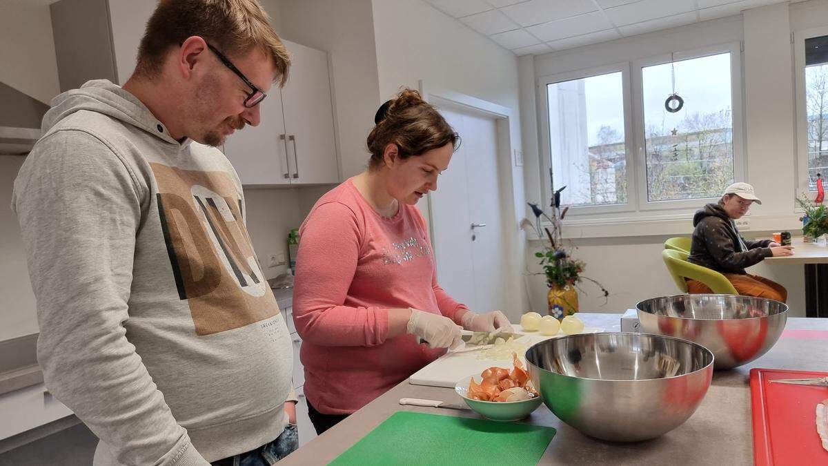 In der Perspektivenraumküche wird jeden Tag auch fleißig gekocht und gekostet 