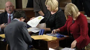 Stimmenzählen im "Electoral College": Als 2013 zum letzten Mal ein neuer Präsident gewählt wurde, hielten sich alle Wahlleute an die Ergebnisse aus ihren Bundesstaaten