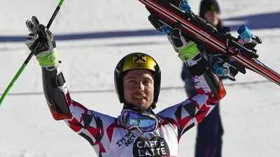Hirscher als er den Ski noch hatte