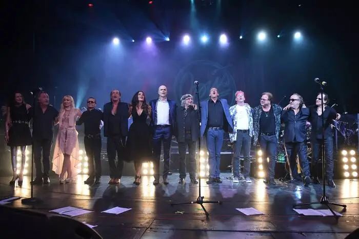 ... so dirigierte Christian Kolonovits das "Opuspocus Orchestra", als Gäste waren weiters u. a. Gert Steinbäcker, Michael Vatter und Monika Ballwein geladen ...