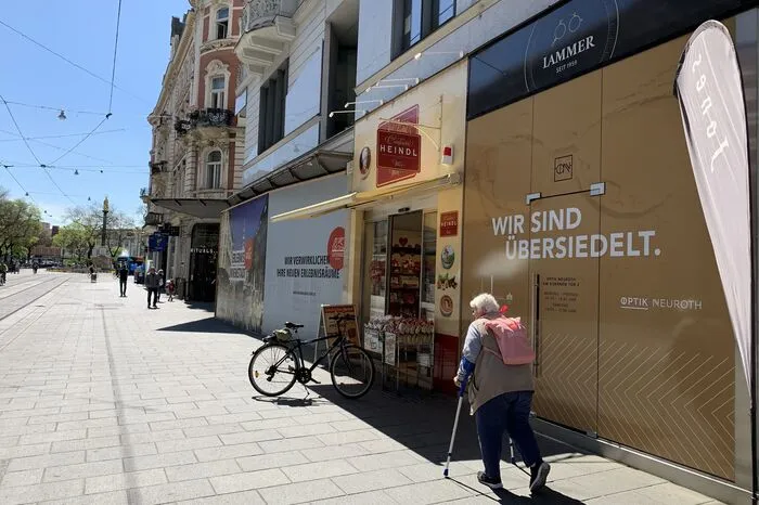 Optik Lammer informiert im Schaufenster hier nur noch, wo er sonst zu finden ist.