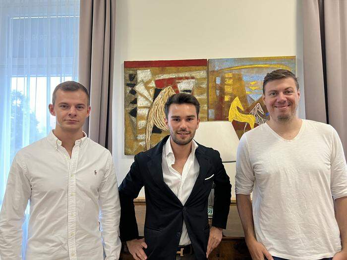 Max Fischl (Mitte) mit seiner rechten und linken Hand Krystian Szostak und David Fürntratt