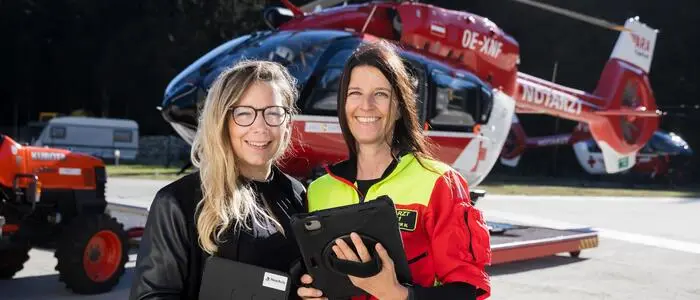 NoxAvis-CEO Magdalena Druml und Notärztin Nina Becker entwickelten HeliDoc gemeinsam weiter (von links)