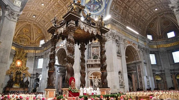 Papst Franziskus hat am Donnerstagvormittag die Chrisammesse im Petersdom mit rund 3.000 Priestern aus der Diözese Rom und der vatikanischen Kurie gefeiert. Die Chrisammesse bildet den Auftakt zu den großen liturgischen Feiern rund um Ostern.