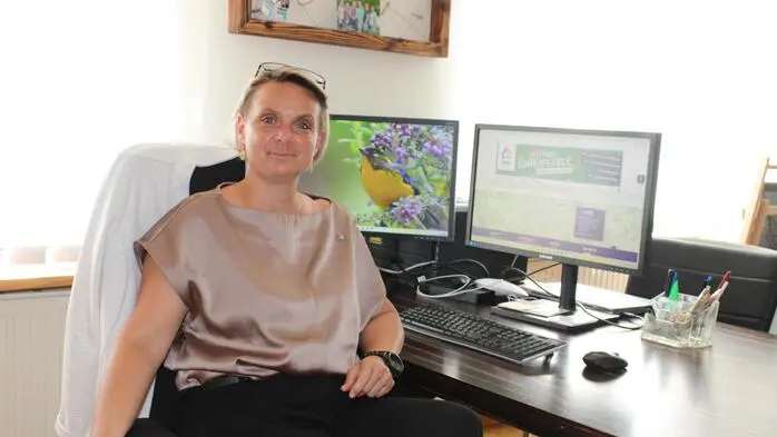 Bürgermeisterin Bettina Bauernhofer an ihrem Arbeitsplatz im Rathaus in Weiz