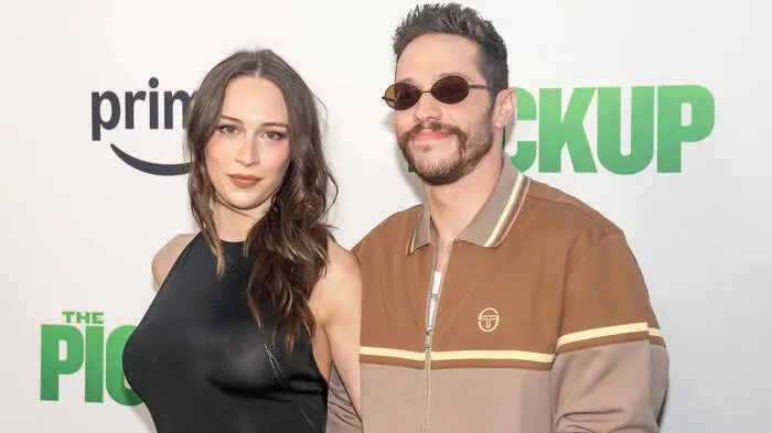 Komiker Pete Davidson und Model Elsie Hewitt sind Mitte Dezember erstmals Eltern geworden. Sie sollen seit Anfang 2025 ein Paar sein. 