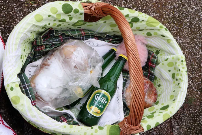 Am "KAR-Samstag" fanden in der Pfarre Feldkirchen die traditionellen Osterspeisensegnungen - volkstümlich auch "Fleischweihe" genannt - statt.