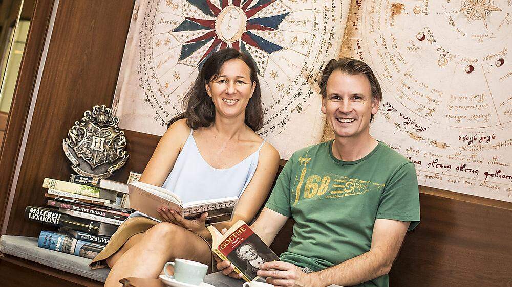 Im Phoenix Buch-Café servieren Engl und Wakonig auch Literatur zum Kaffee