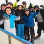 Am Vormittag haben im Gleisdorfer Eislaufzelt die Kinder ihren Spaß - hier die 1b und 1c der NMS Gleisdorf