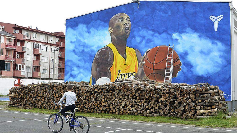Das Gemälde auf der zwölf Meter breiten und sechs Meter hohen Hausmauer in der nordbosnischen Stadt Gradiska