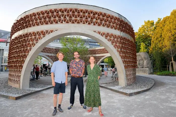 Mit dem Breathe Earth Collective setzte Jeschaunig (l.) den Windfänger in St. Pölten um …