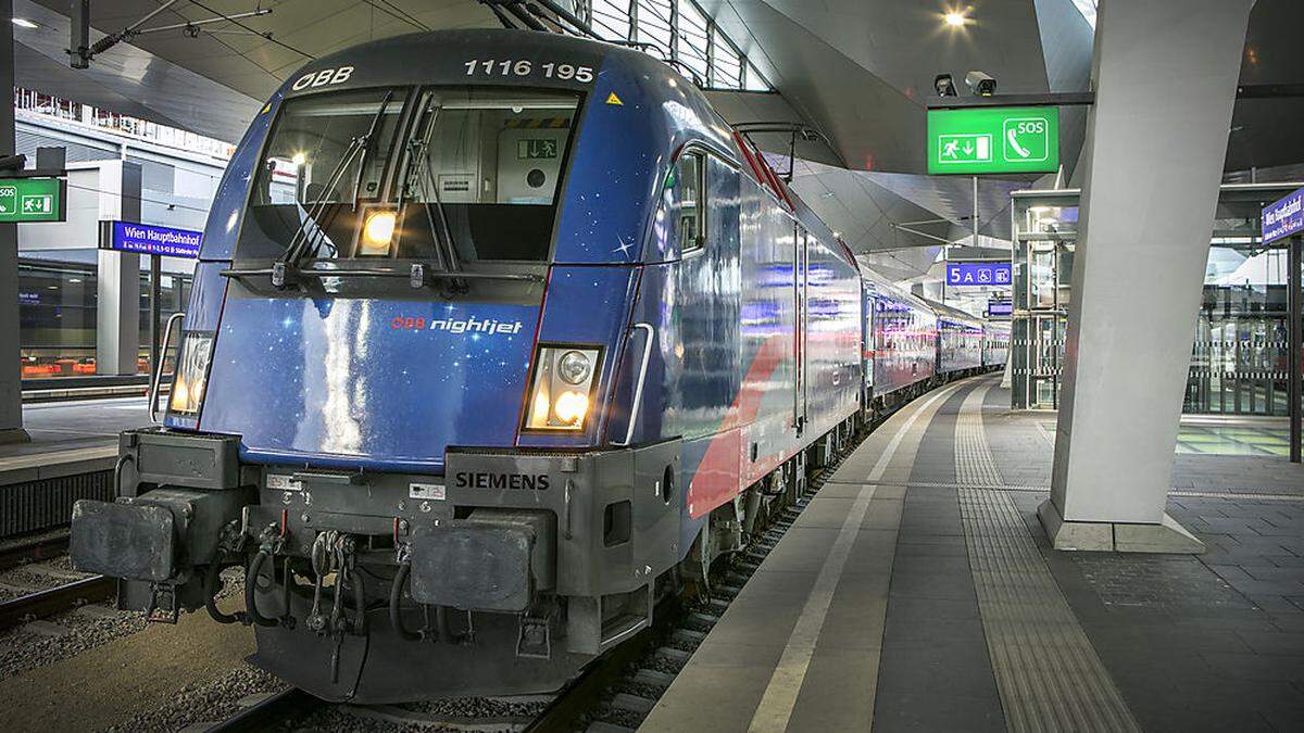 Ein ÖBB-Nightjet in Wien