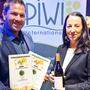 Harald und Birgit Lieleg vom Kollerhof hatten doppelte Freude: Topgold und Gold bei der internationalen Piwi-Wine -Challenge 2022 in der Pfalz