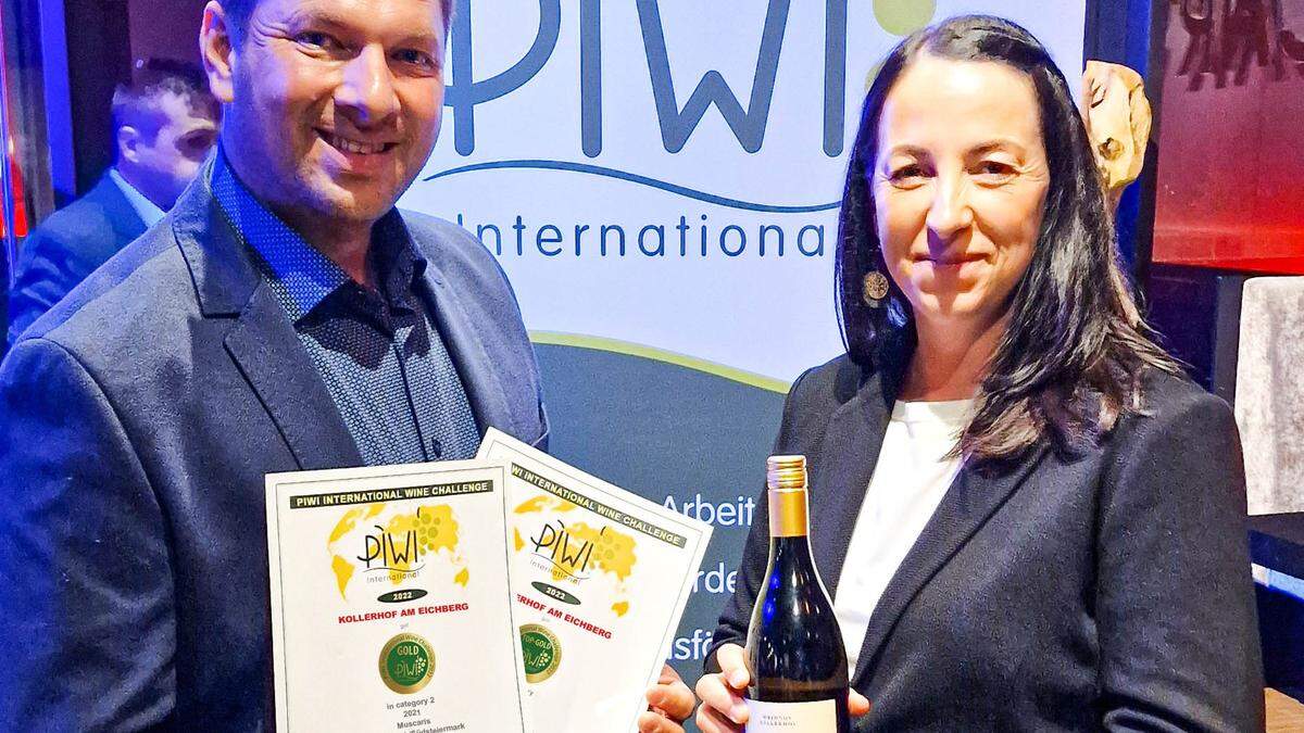 Harald und Birgit Lieleg vom Kollerhof hatten doppelte Freude: Topgold und Gold bei der internationalen Piwi-Wine -Challenge 2022 in der Pfalz