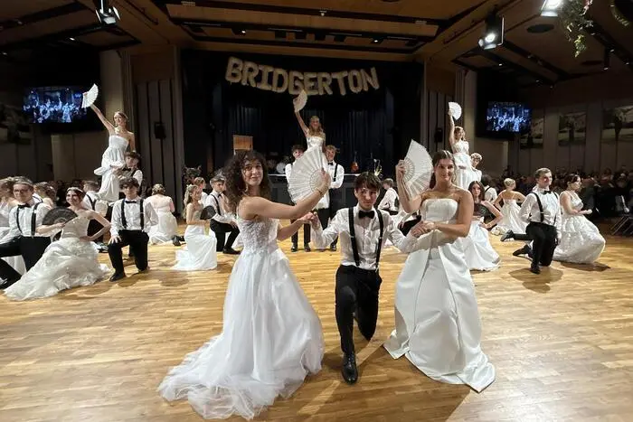 Eröffnet wurde der Abend mit der Polonaise, die von Marina Zufall einstudiert worden war