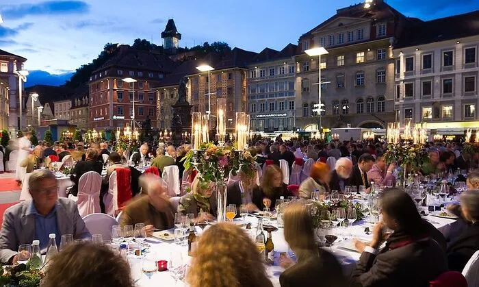 Die Lange Tafel zieht Gäste aus aller Welt nach Graz