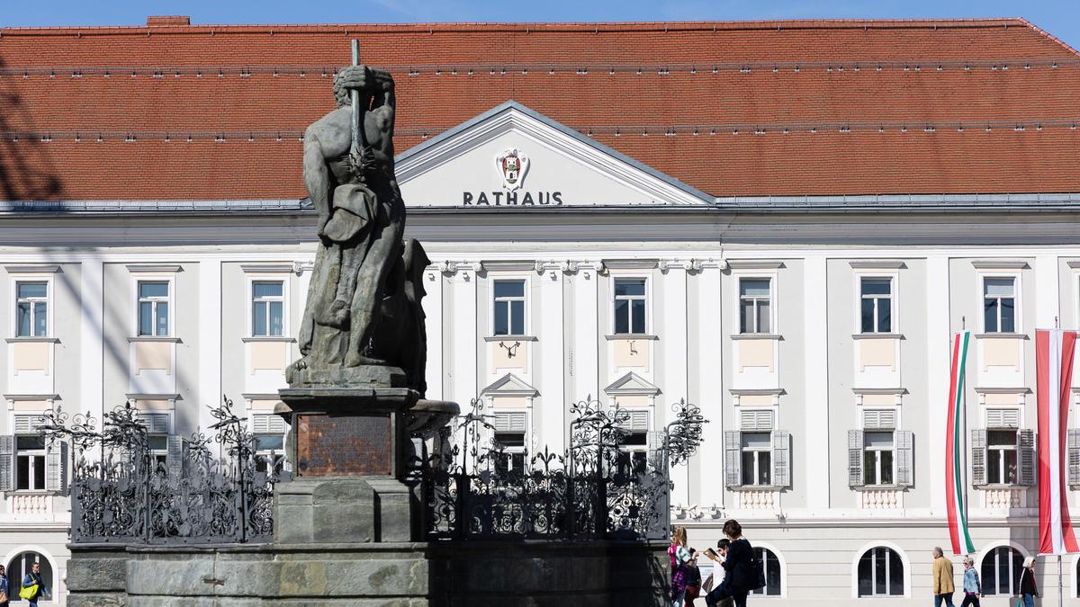 Im Klagenfurter Rathaus wird über den Gehaltsabschluss diskutiert