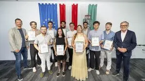 WKO Top 30 unter 30, von links: Mario Lugger (Initiator und Chefredakteur Junge Wirtschaft), Manuel Leitner, Paul Kalcher, Filip Synowiec, Magdalena Schnabl, Musa Müller, Arvid Auner, Sandra Zweytik, Moritz Hiebl, Peter Obersteiner, Lorenz Neubauer; Josef Herk, Präsident der Wirtschaftskammer Steiermark