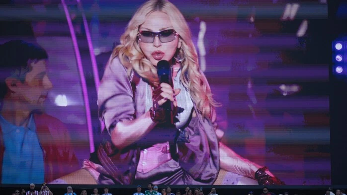 Madonna bei ihrem Auftritt beim WM-Finale in New Jersey