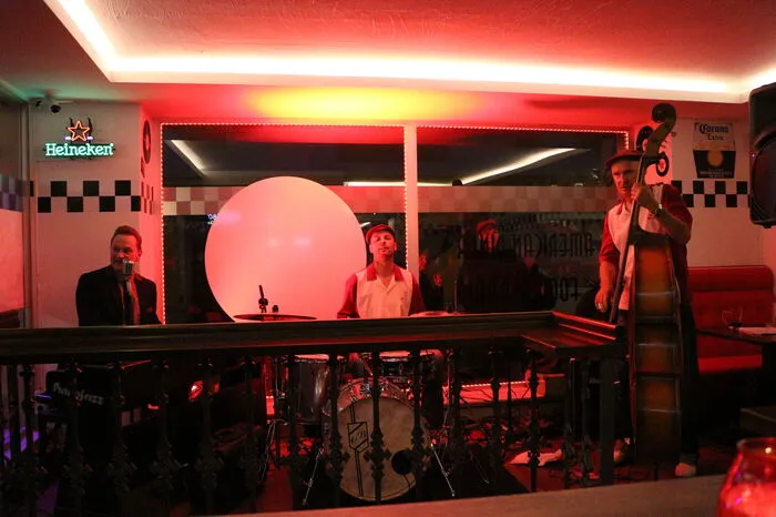 Auch im "Miles Diner" wurde gespielt und zwar von "Pianofrizz &amp; frinds".