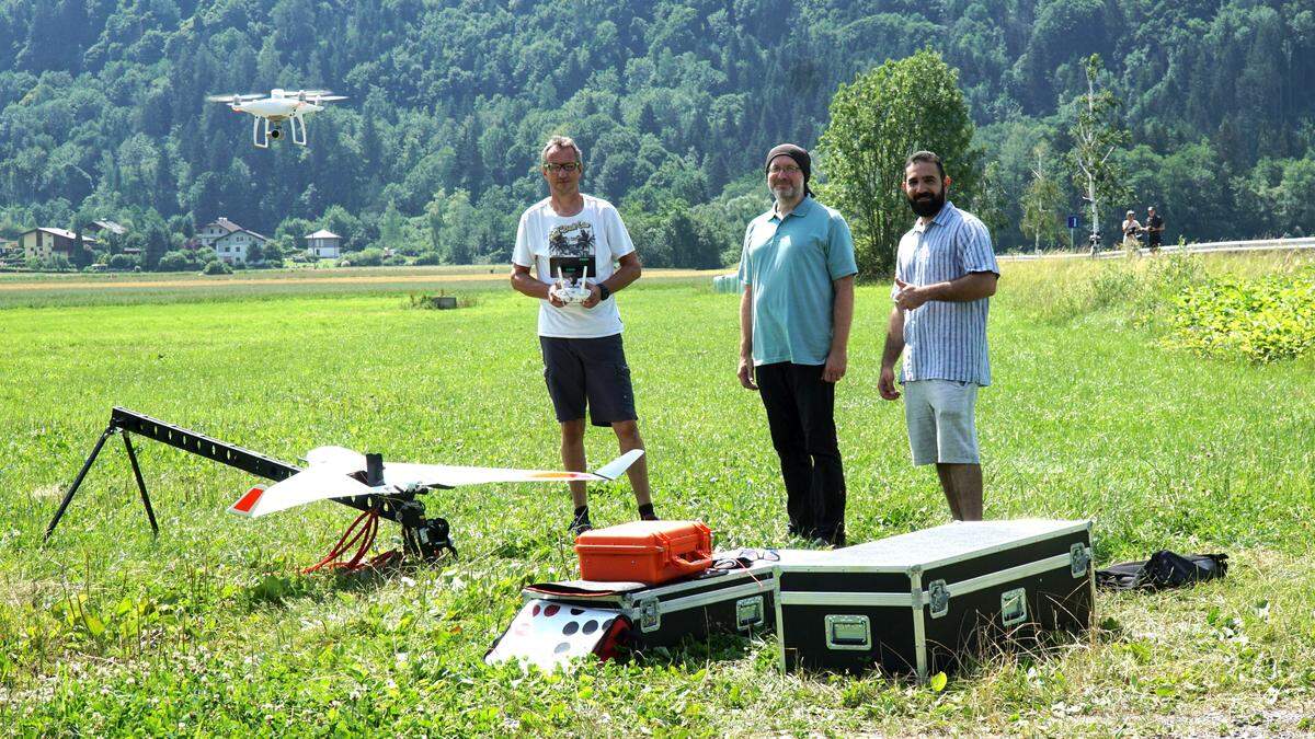 Das Team mit Ulf Scherling, Karl-Heinrich Anders, Mohammad Sadoun beim Start der Drohne für den Testflug 