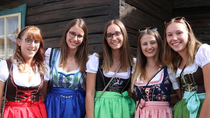 Die Jugend war beim Farantfest stark vertreten und durchwegs in Tracht gekleidet.