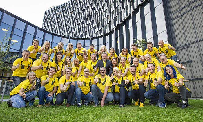 Das Team der Antenne Steiermark vor dem Styria Media Center 