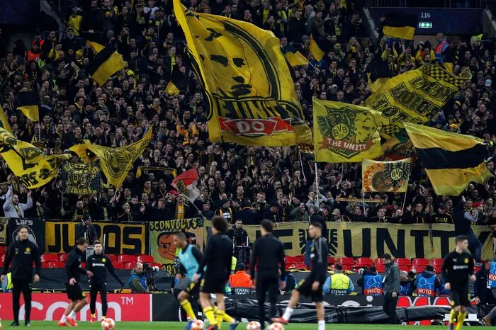 Die Fans machten schon beim Aufwärmen mächtig Radau