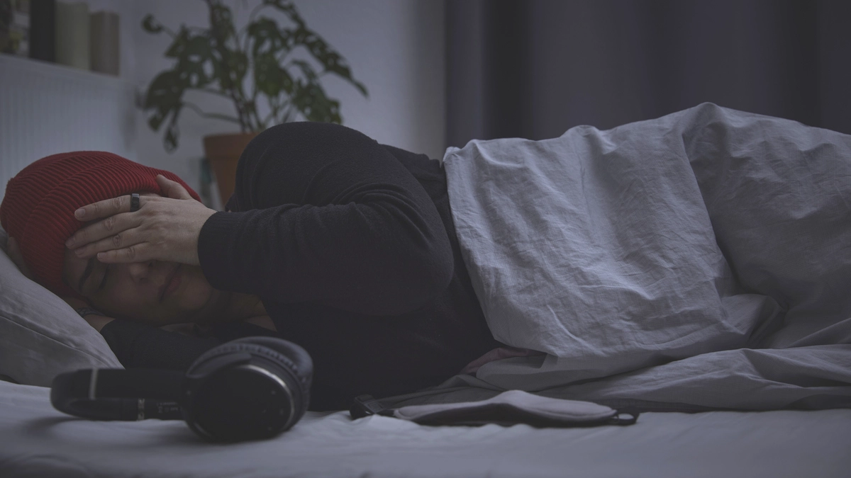 Schwer und schwerst Betroffene von ME/CFS sind extrem reizempfindlich. Das kann Licht, Geräusche, aber auch Berührungen oder Gerüche betreffen