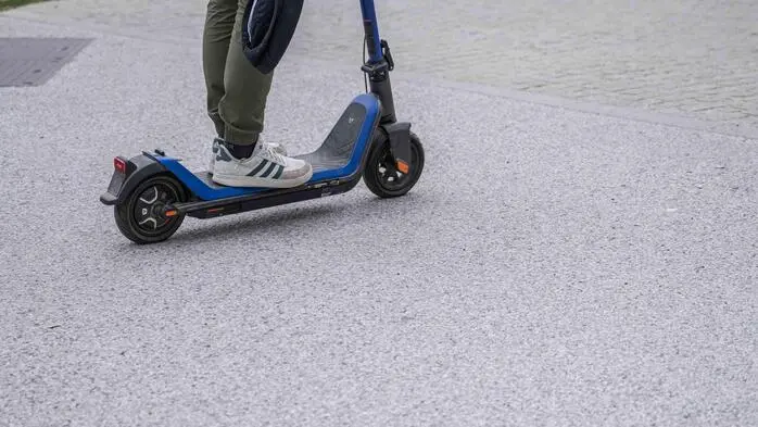 Die Ausfahrt mit dem E-Scooter endete für die Frau im Krankenhaus (Symbolfoto)