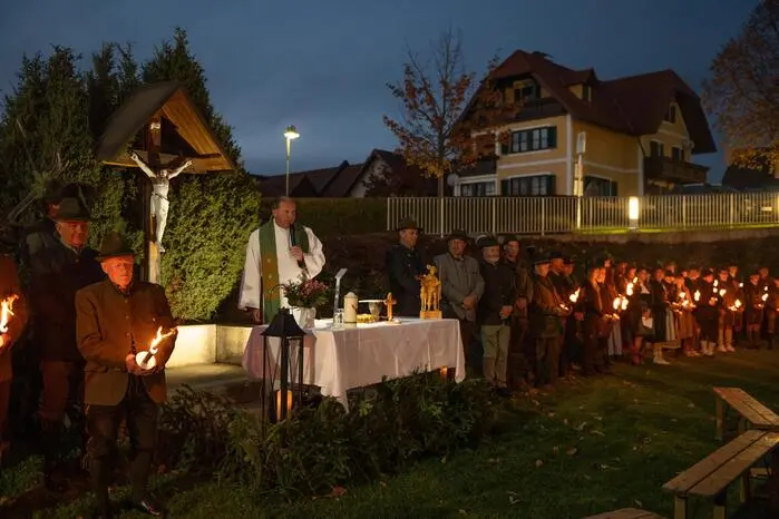 Die Feier, organisiert und veranstaltet vom Jagdverein Mortantsch, wurde zu Ehren des heiligen Hubertus, des Schutzpatrons der Jäger, abgehalten.