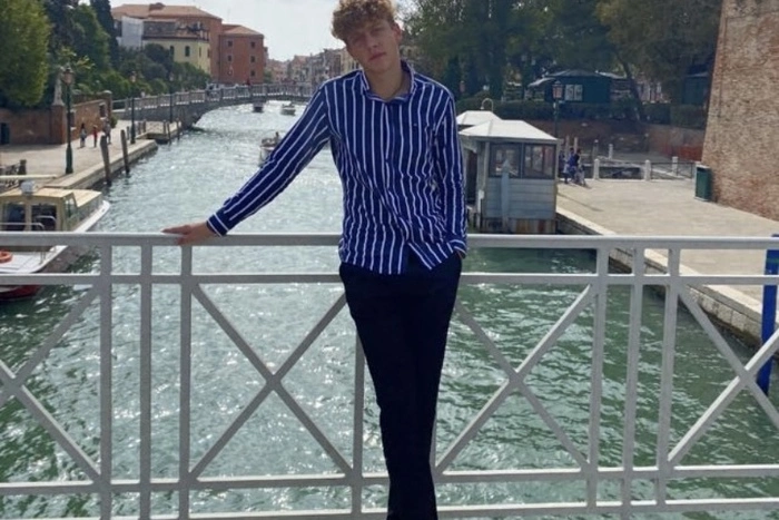 Almedin Velic, 18, BRG Perau, Kunst, Tiktok