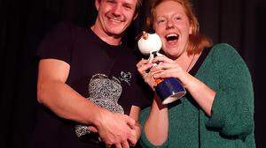 Heuer keine Zugvögel: die Kabarettpreise bleiben dank Lisa Alexandra Holzner und Michael Diekers in Graz.
