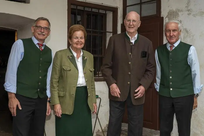 v.l. Musikalischer Leiter der Sängerrunde Obermühlbach Pleschutznig Rudolf, Besitzer des Schloss Frauenstein Dorothea und Peter Gruber und Obmann der Sängerrunde Obermühlbach Meierhofer Franz;
