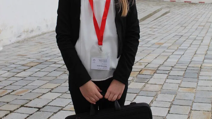 „Ich spiele Querflöte, seit ich sechs Jahre alt bin“, sagt Amelie Mayerhofer (9) aus St. Stefan im Lavanttal. Animiert dazu wurde sie durch eine Musiksendung im Fernsehen. Besonders gerne mag sie die hellen Töne der Piccolo-Flöte. Wenn sie nicht musiziert, tanzt sie zu den Songs von Mark Forster. Bei ihrem Auftritt am Montag erntete Amelie viel Applaus.