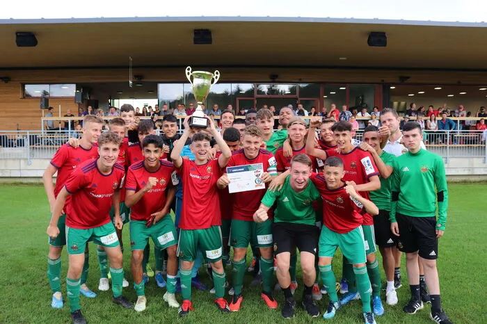 Nach acht Stunden Spitzenfußball standen sich schließlich die U16 Teams des SK Rapid Wien und NK Lokomotive Zagreb aus Kroatien im Finale gegenüber. Die Kicker des SK Rapid ließen die Kroaten keine Chance und gewannen klar mit 2:0 Toren das Endspiel.