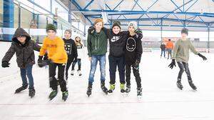 Turnstunde in der Eishalle: Elias, Fabian und Alexander vom Alpe-Adria-Gymnasium Völkermarkt