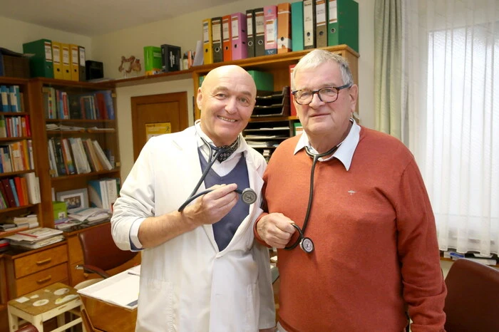 ... sah man unter anderen Medizinerkollegen Martin Rom (rechts), ...