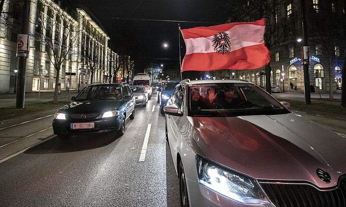 Durch den Auto-Korso kam es zu kleineren Verkehrsbehinderungen